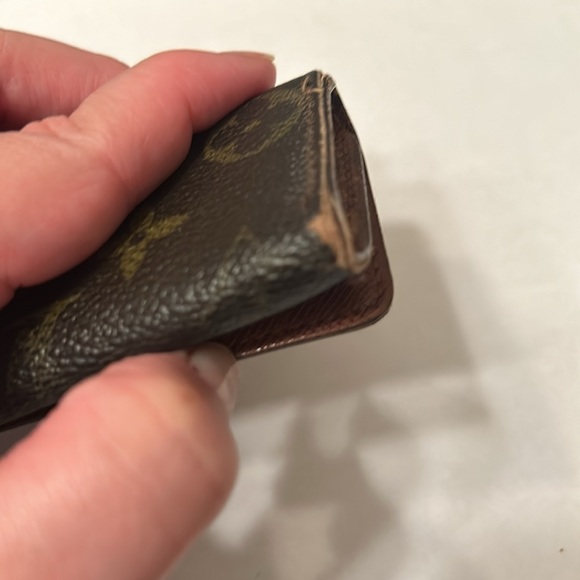 LV MONO KEYHOLDER - Picture 10 of 11